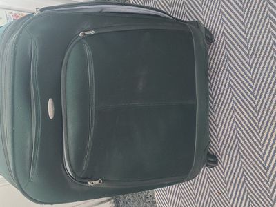 Expandable, Sturdy Samsonite-wheeled suitcase-Chec
