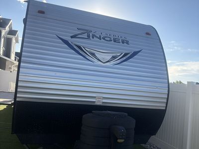Zinger ZR291RL17 bumper pull trailer