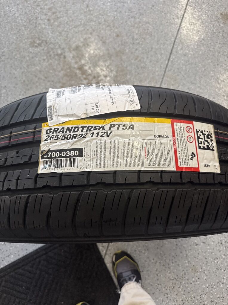 Dunlop Grandtek 265/50R22 Tires
