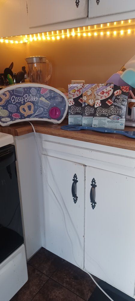 Easy Bake Oven Toy, Includes Oven and 3 Mixes, Great for Kids