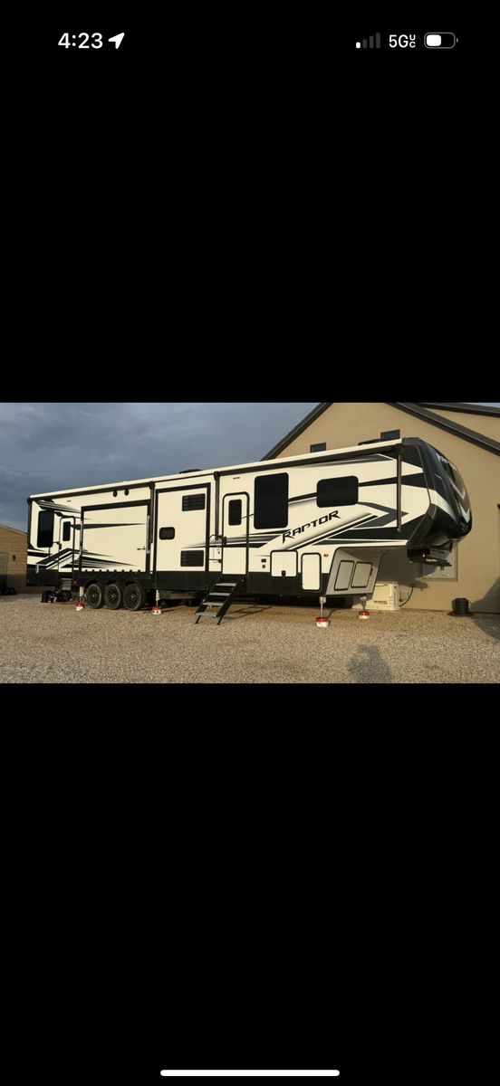 2020 Raptor 429 Toy Hauler( Keystone Fuizon)