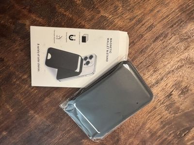 Magnetic Wallet & Stand – New