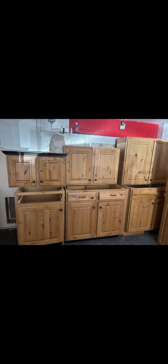 Like new kitchen and bathroom cabinets