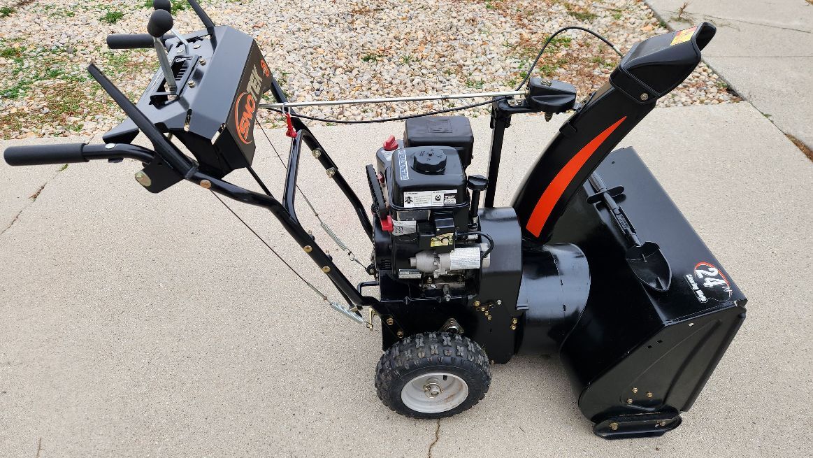 24" Snow-tek by Ariens Snowblower 2-stage 4-cycle just tuned up