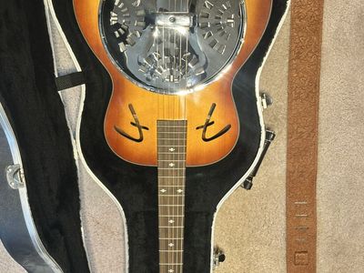 Fender acoustic resonator guitar with hard case