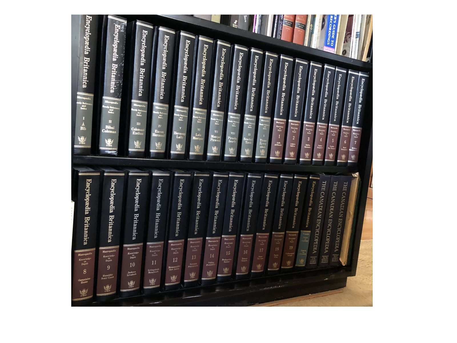 Complete Encyclopaedia Britannica Set – 1982 – Office / Library Décor