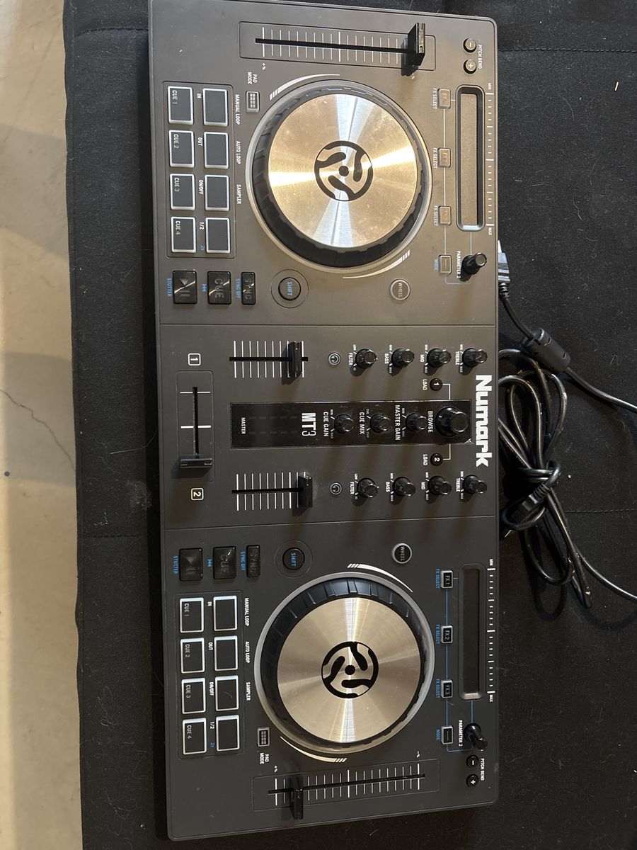 Numark MT3 DJ controller