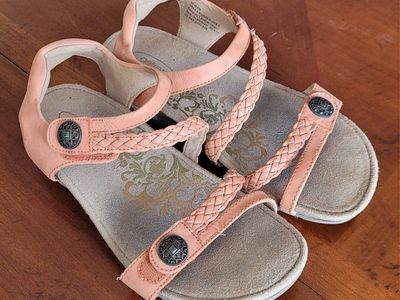 Women's Size 8.5 Aetrex Leather Sandals, Used