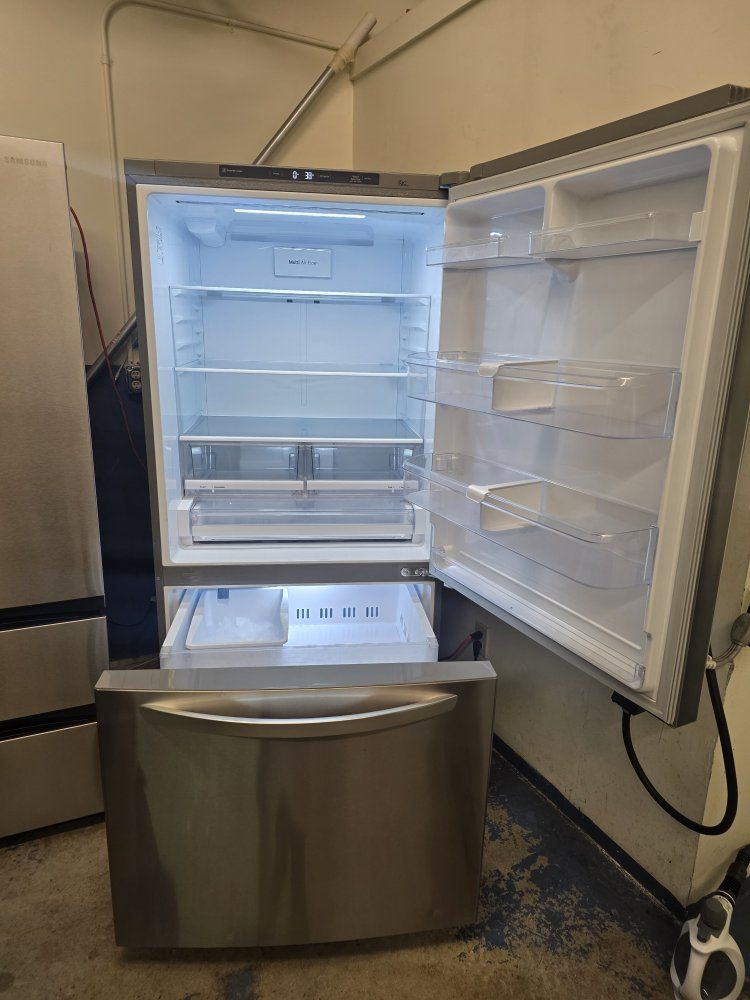33" Lg refrigerator