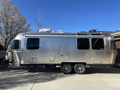 Airstream Trade Wind Travel Trailer 25 twin