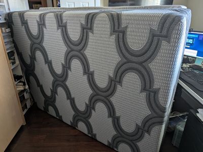 Ashley Queen Size 14-inch Hybrid Mattress with Base and Cover