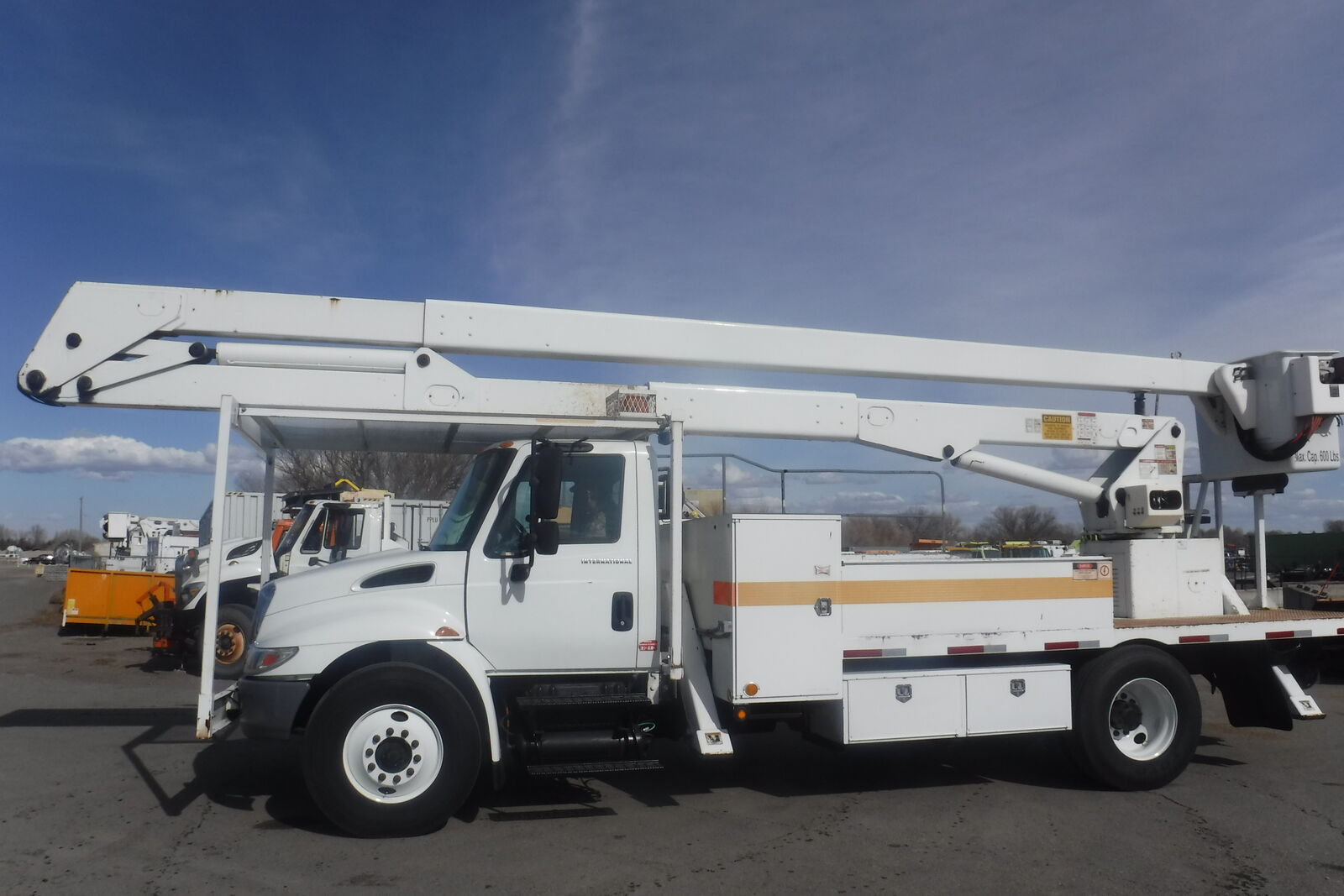 2003 IHC 4400 Bucket Truck with Lift All LAN 65 Manlift. 72Ft. WH.
