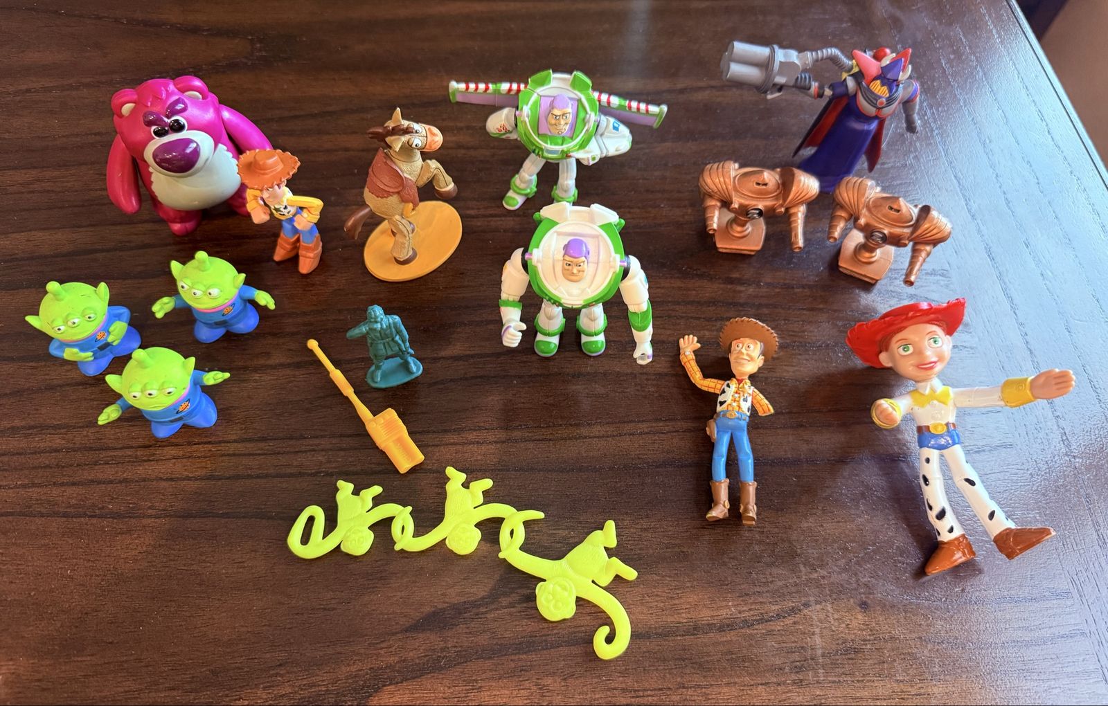 Disney Pixar Toy Story Action Figures Lot Woody Buzz Jessie Lotso Aliens