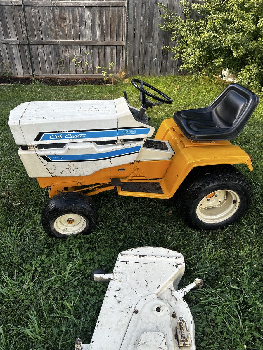 Cub Cadet 1650 Hydrostatic Garden Tractor 
