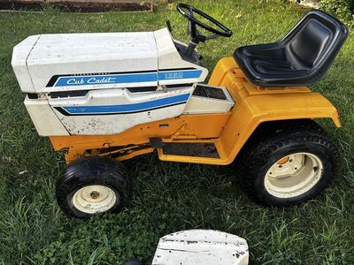 Cub Cadet 1650 Hydrostatic Garden Tractor