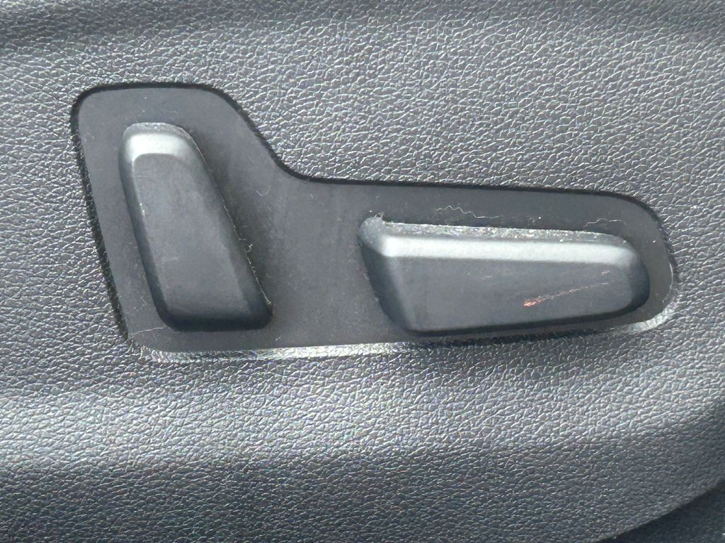 Main image 33