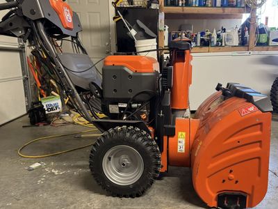 Husqvarna ST430 snowblower. Like new!
