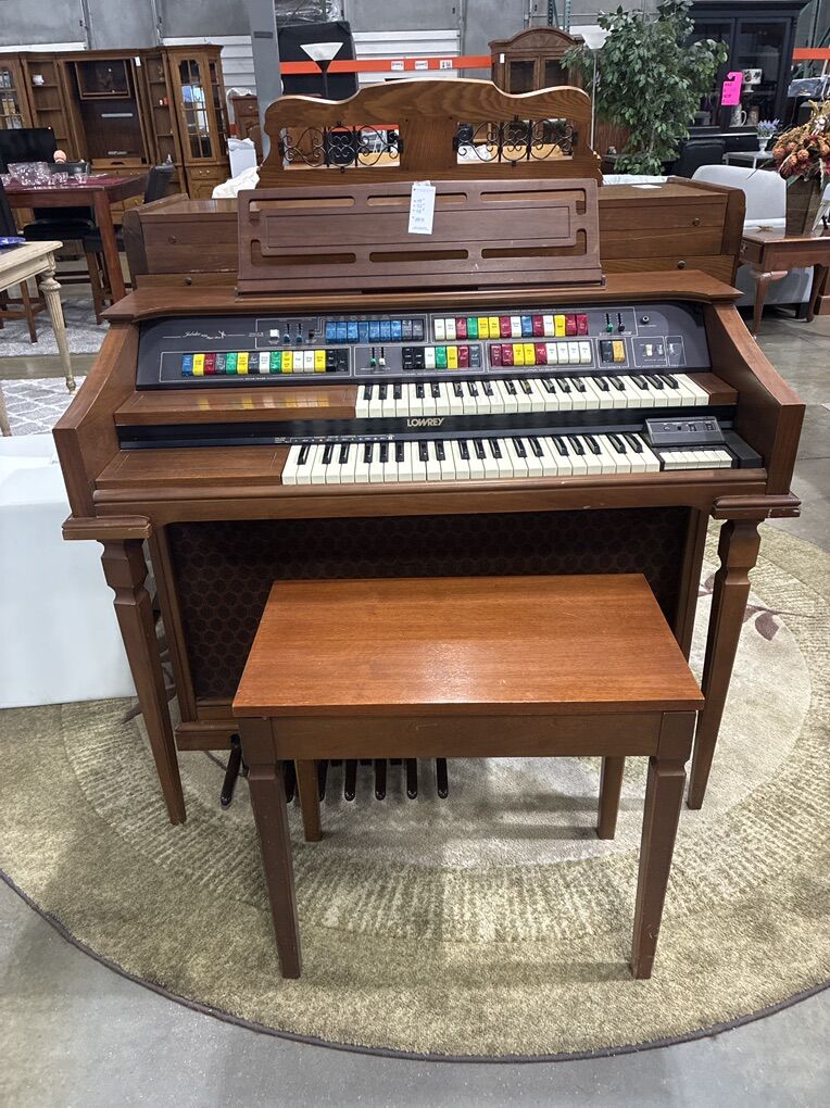 Lowrey organ