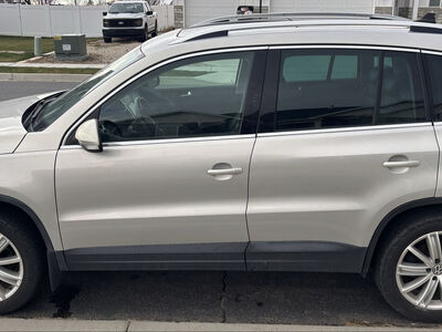 2009 VOLKSWAGEN TIGUAN 2.0T SEL 4Motion