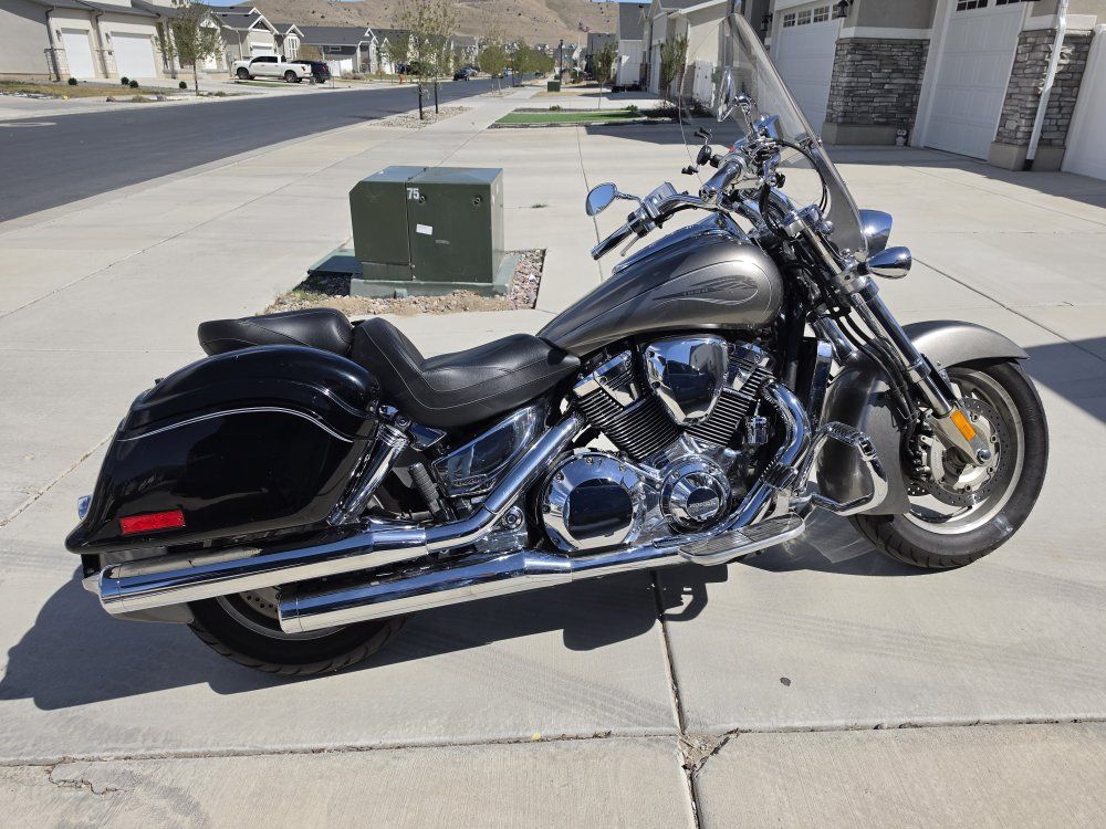 2006 Honda VTX 1800N (Neo) in silver w/ 26k mil