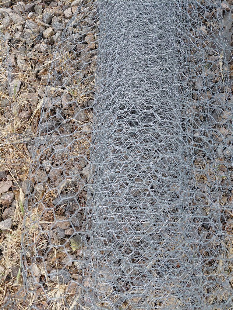 40-50 ft chicken wire octagonal
