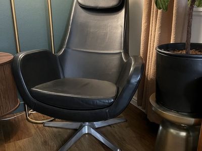 Modern Black Leather Lounge Chair