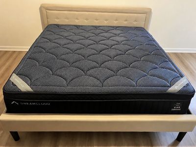 King DreamCloud Luxe Hybrid Mattress