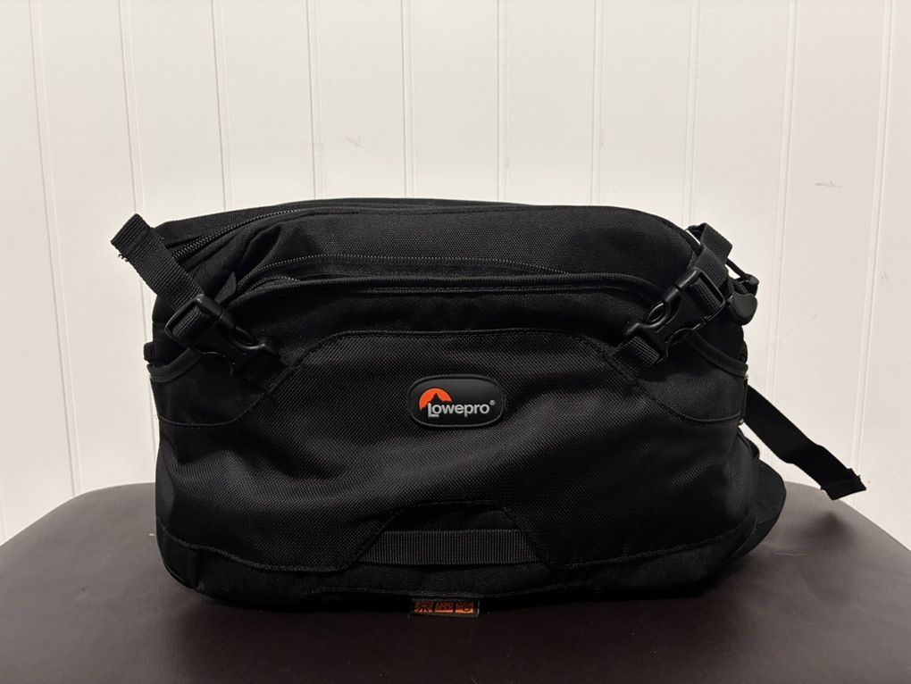 Lowepro Inverse 200 AW Beltpack (Black)
