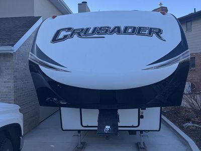 2018 Prime Time Crusader Lite 28RL 5th Wheel Trailer - 2 Slide Outs