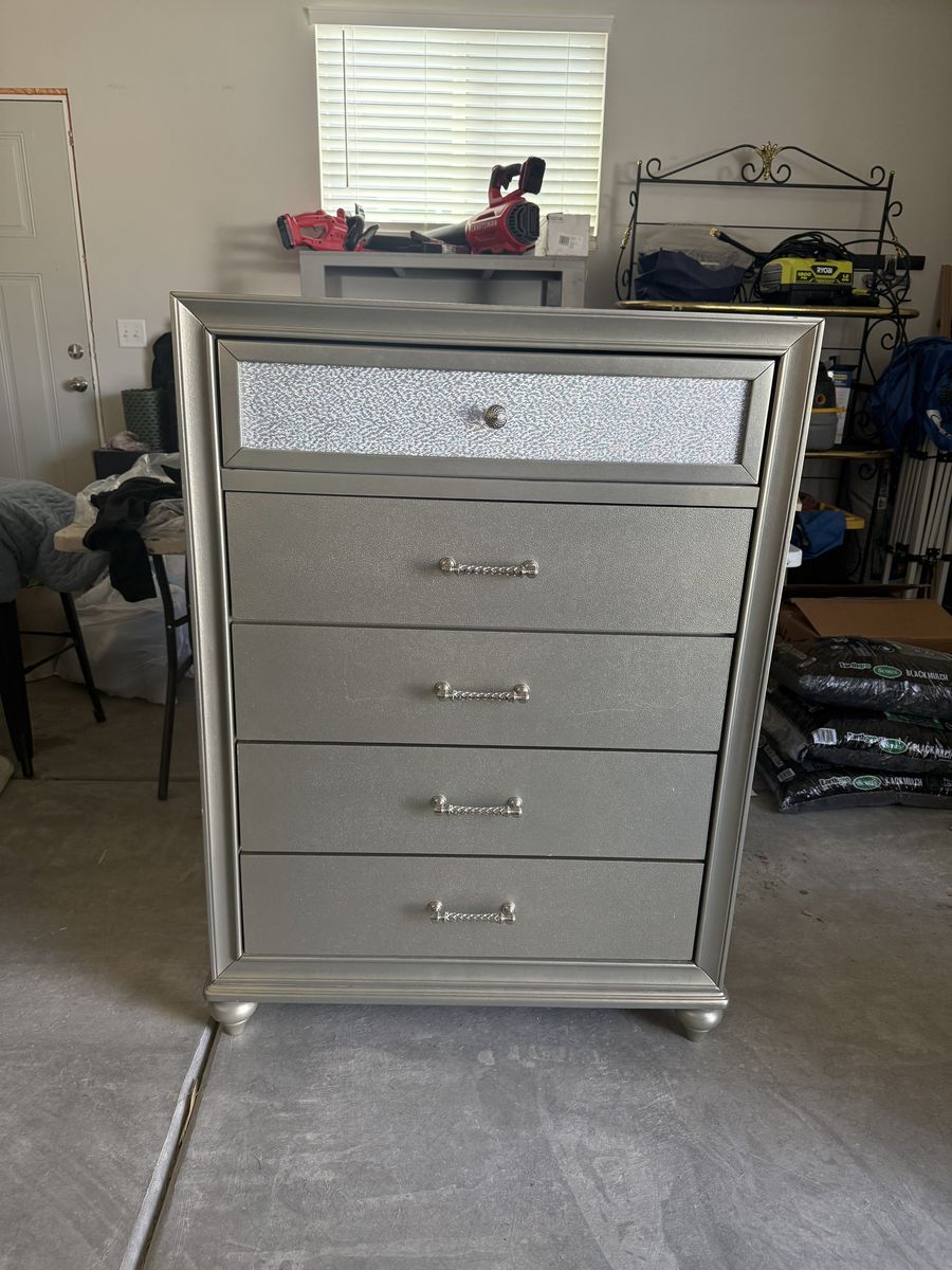 Champagne 5 Drawer Dresser