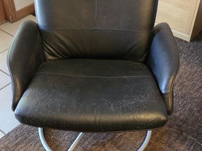 FREE recliner black leather swivel chair. has a few cat scratches on the seat but otherwise good and works