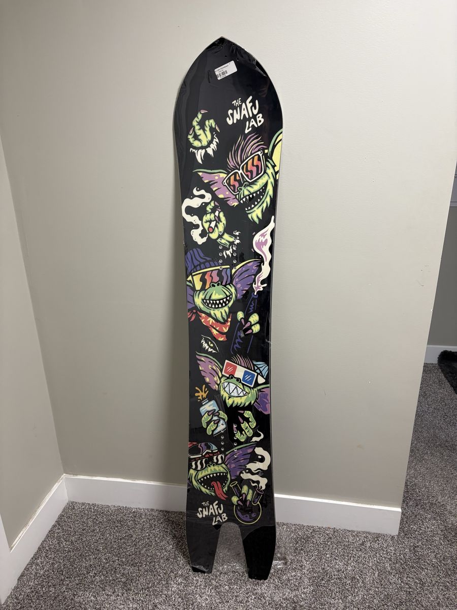 NEW The Snafu Lab Swallowtail Snowboard 157cm