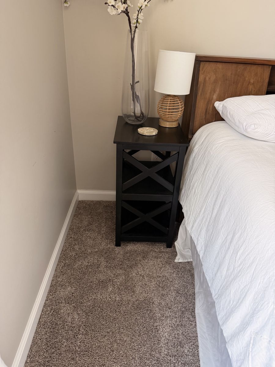 2 nightstands