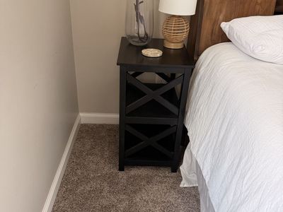2 nightstands