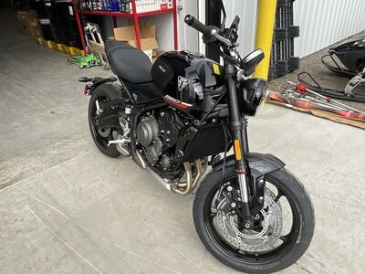 2025 Triumph Trident 660 Jet Black