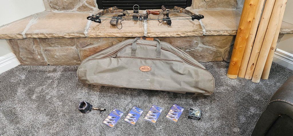 Matthews Solo Cam Compound Bow Lefthand Camo with Accessories & Case