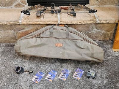 Matthews Solo Cam Compound Bow Lefthand Camo with Accessories & Case