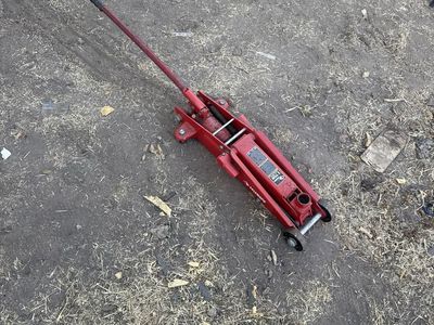Husky 3-Ton SUV Floor Jack Heavy Duty Hydraulic Lift