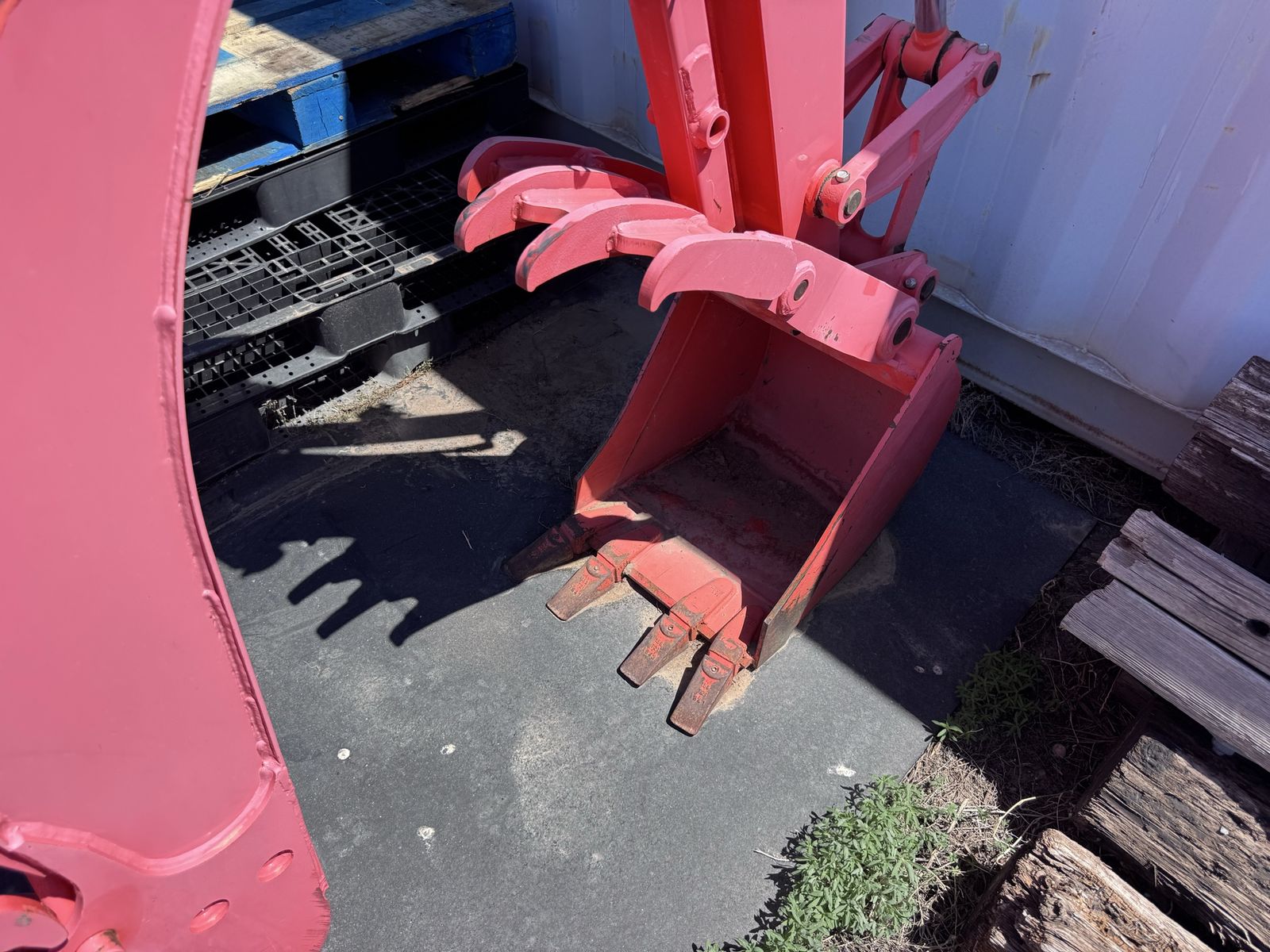 Main image 6