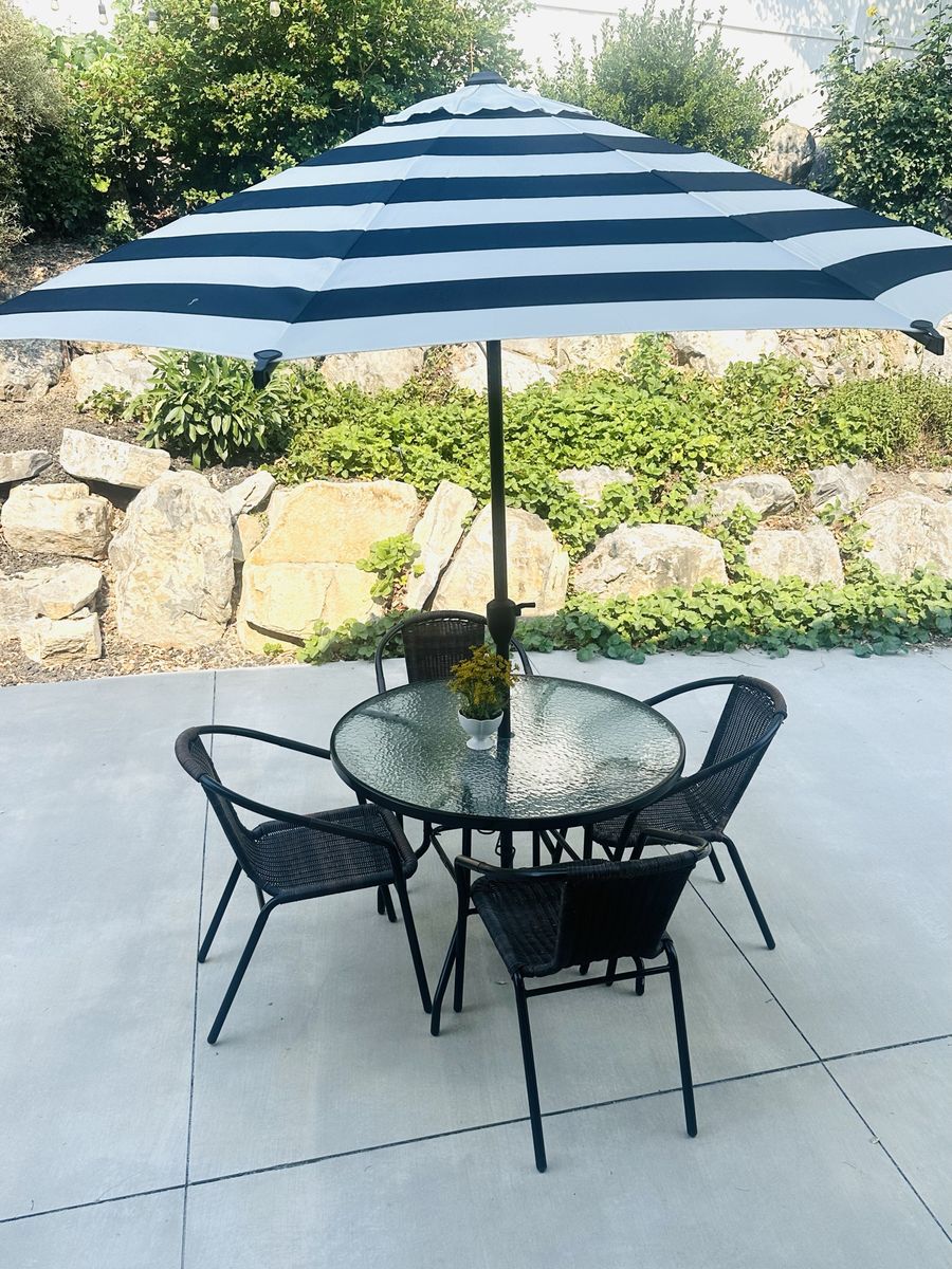 Outdoor Patio Set—Glass Table & 4 chairs