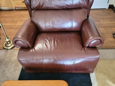 Catnapper Wembley Power Recliner in Walnut-Finished Italian Leather