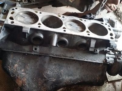 v8 5.0 push rod block with heads