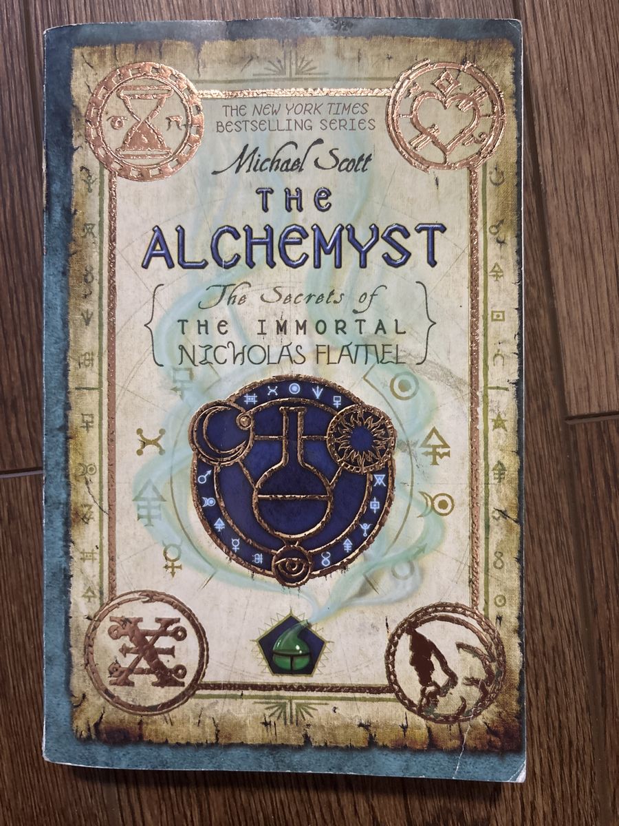 The Alchemyst. The secrets of the immortal Nicolas Flamel.