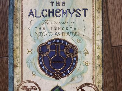 The Alchemyst. The secrets of the immortal Nicolas Flamel.