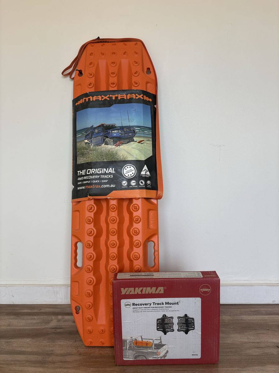 MAXTRAX MKII Recovery Boards Orange w/ Yakima Recovery Track Mount - NEW