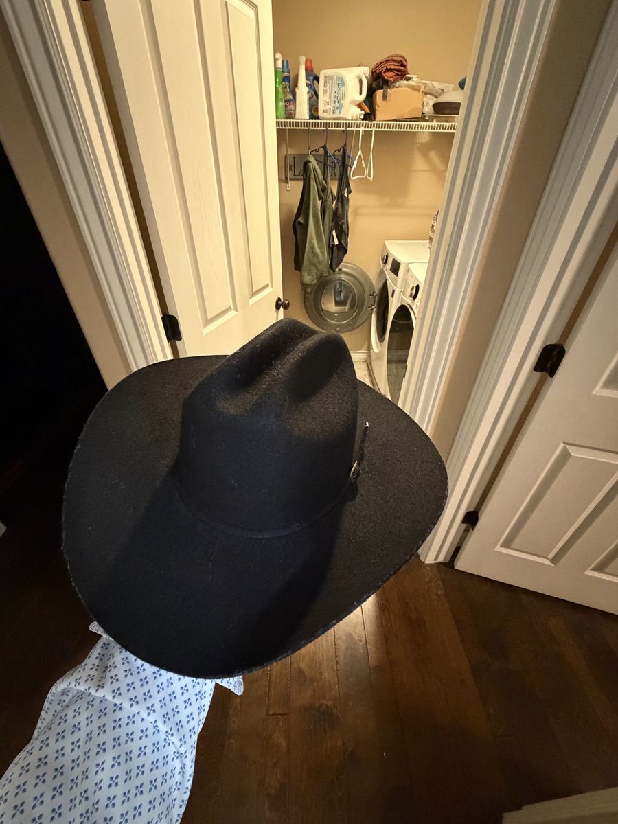 Stylish Black Cattleman 20X Fur Felt Cowboy Hat with Buckle  - Size 7 3/8"