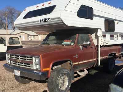 Lance 990 Truck Camper - 11'3" Slide-in RV with Bathroom & Dinette