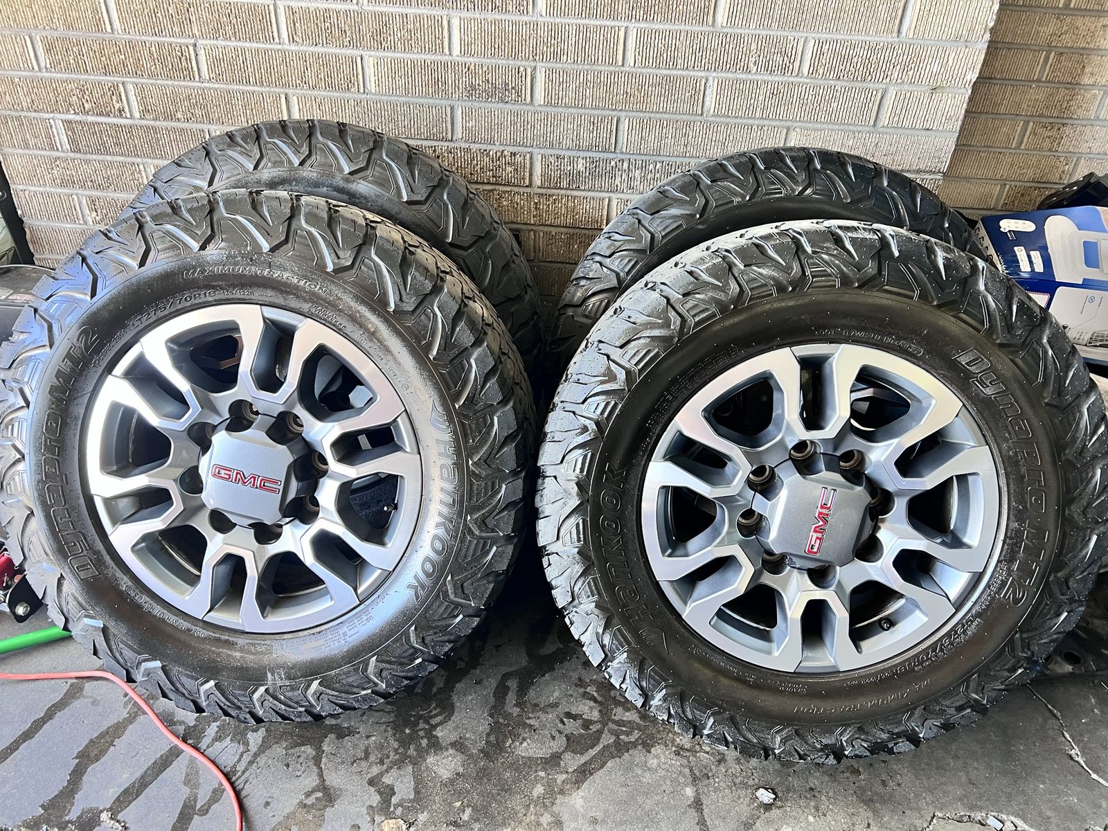 2024 GMC 2500 Wheels and Tires 8x180