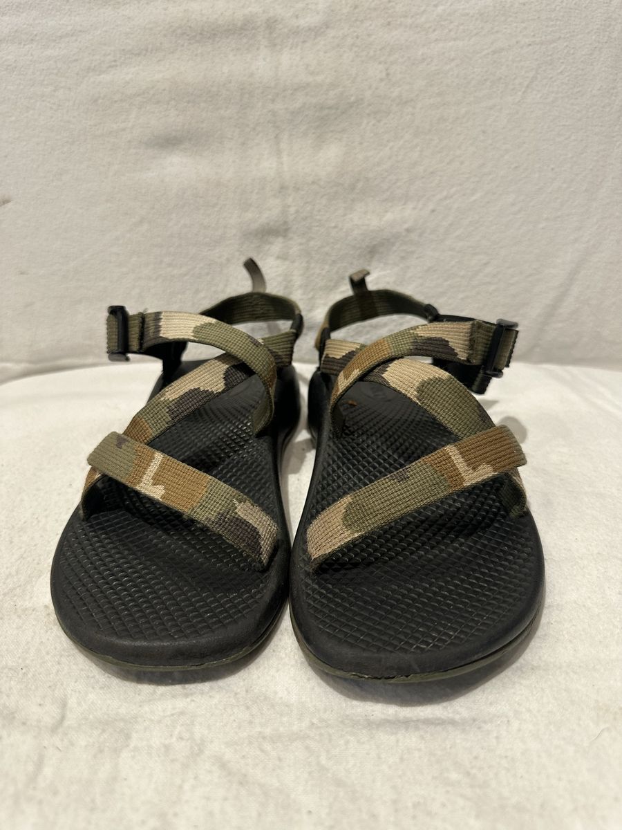 Chaco youth size 5 camo, hiking sandals