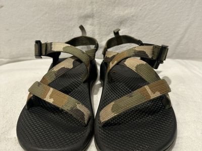 Chaco youth size 5 camo, hiking sandals